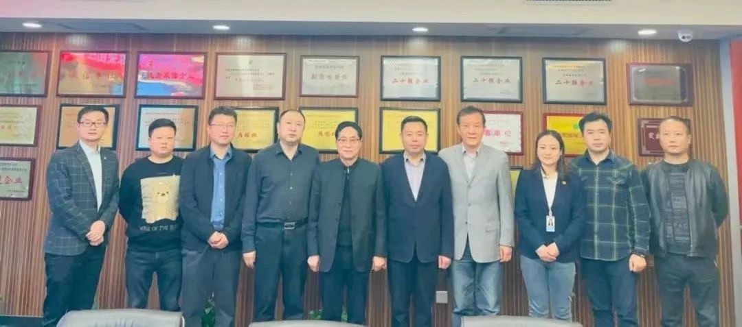 秦商百人會(huì)、西安建筑安裝協(xié)會(huì)蒞臨立豪集團(tuán)交流座談
